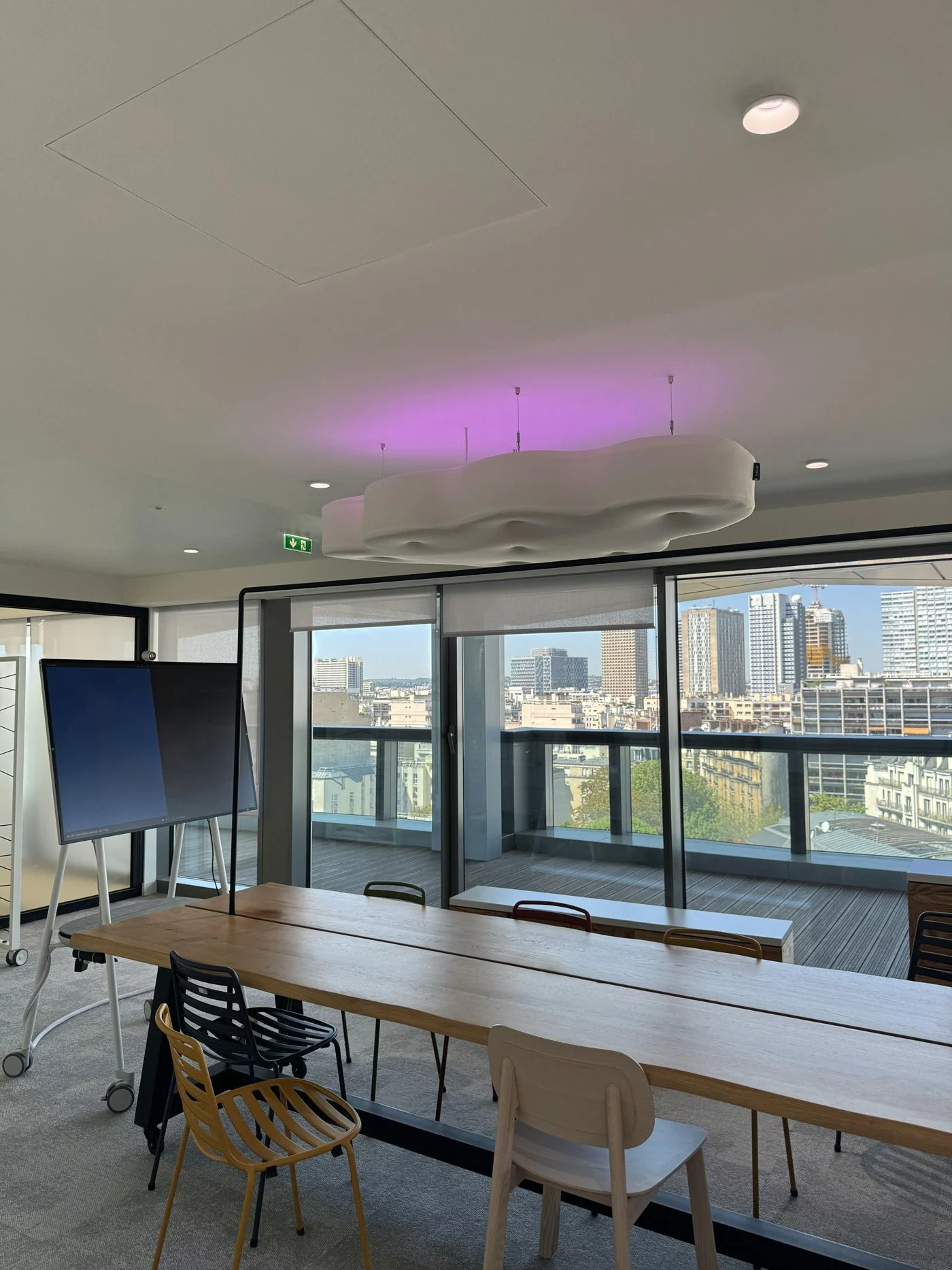 Cloud Light, tira LED violeta